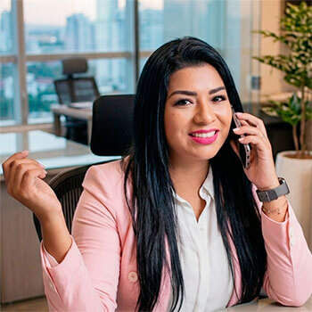 Linda Aguirre – Agente Inmobiliaria